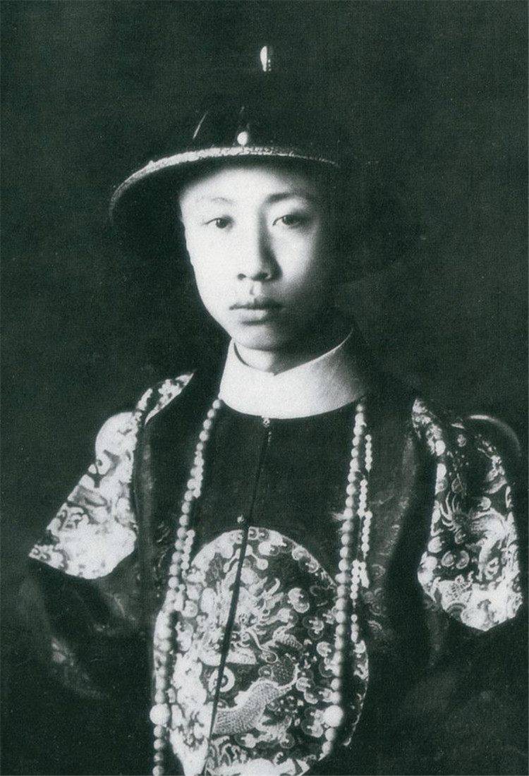 Công bố ảnh tư liệu hiếm có về hôn lễ của vị Hoàng đế Trung Hoa cuối cùng