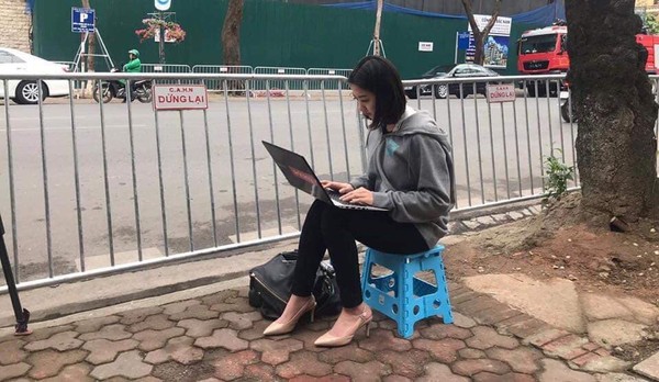 Nữ phóng viên Hàn Quốc gây sốt CĐM bởi 