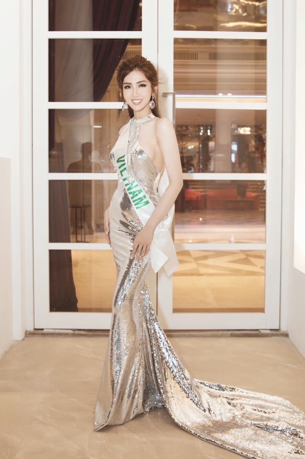 Nhật Hà khoe trọn đường cong đánh bật dàn thí sinh Hoa hậu Chuyển giới Quốc tế 2019 trong ngày gặp gỡ truyền thông