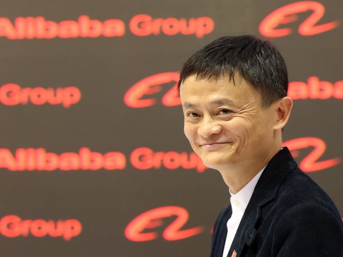 Jack Ma - CEO Alibaba: Ông học huyên ngành Tiếng Anh tại Đại học Sư phạm Hàng Châu, sau đó tiếp tục học thạc sĩ Quản trị kinh doanh (MBA) ở trường Kinh doanh Cheung Kong.