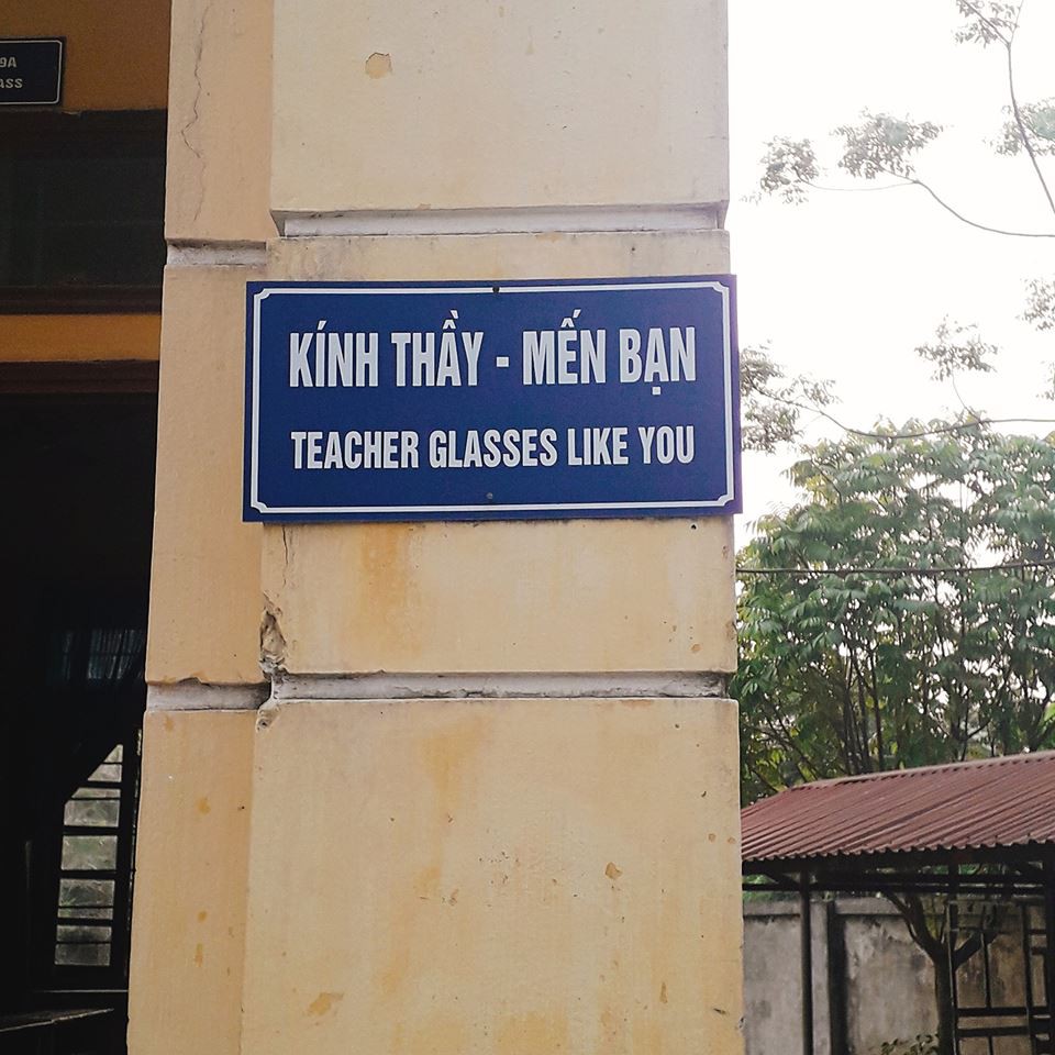 Biển hiệu tại một trường học dịch tiếng Anh sai be bét, nghi do dùng Google Dịch sai cách