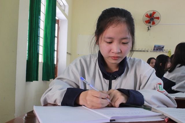 Vượt lên hoàn cảnh sớm mất bố, nữ sinh Hà Tĩnh 2 lần đạt giải học sinh giỏi quốc gia