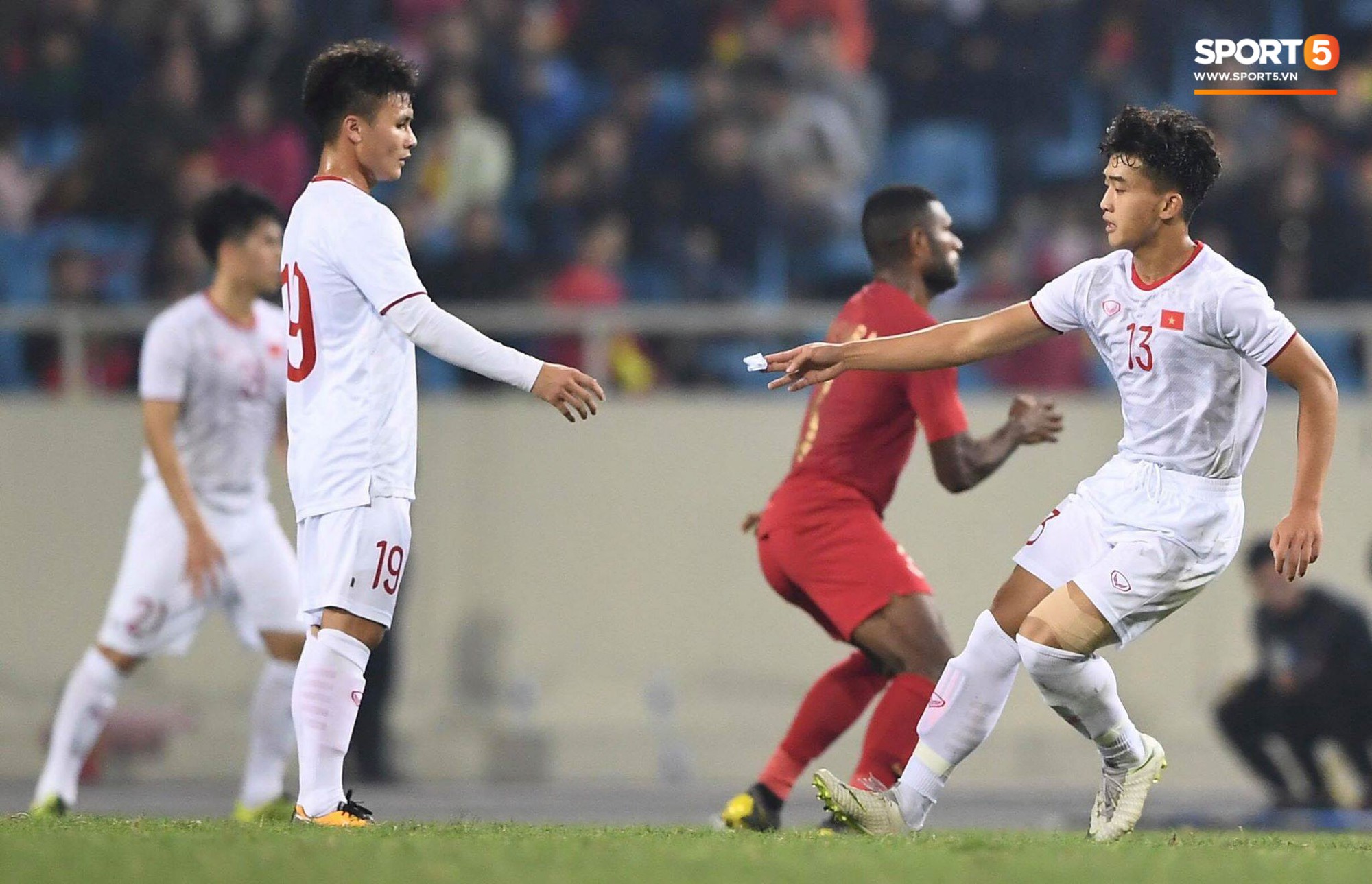 Lộ chiến thuật của U23 Việt Nam từ “mật thư” thầy Park gửi đội trưởng Quang Hải trong trận đấu với U23 Indonesia