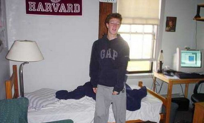 Ảnh 4: Mark Zuckerberg bị mù màu