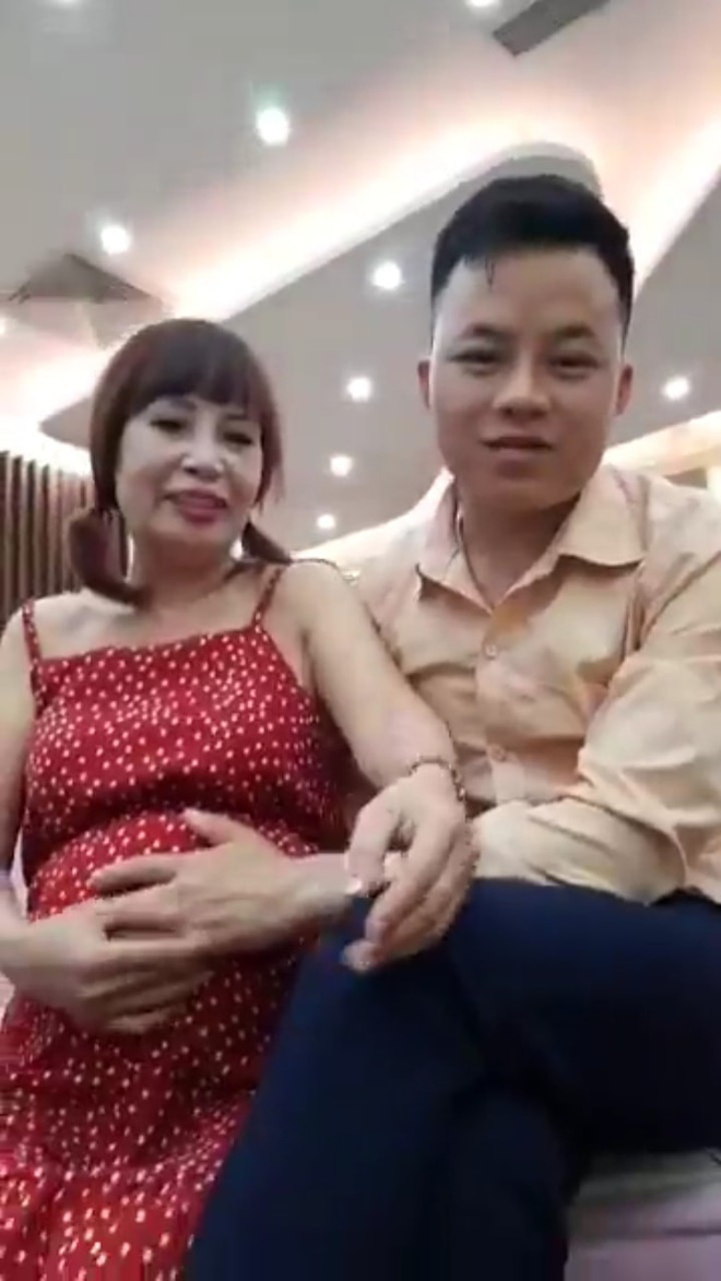 Cô dâu 62 tuổi tiếp tục livestream chia sẻ về bụng bầu vượt mặt: Đang kiếm tiền để mổ đẻ vì sức khỏe không cho phép