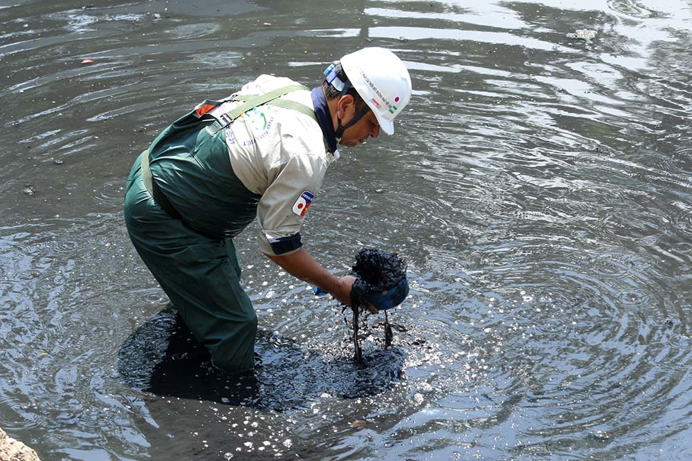 Ảnh 2: Tiến sĩ Nhật làm điều kỳ lạ giữa sông Tô Lịch - We25.vn