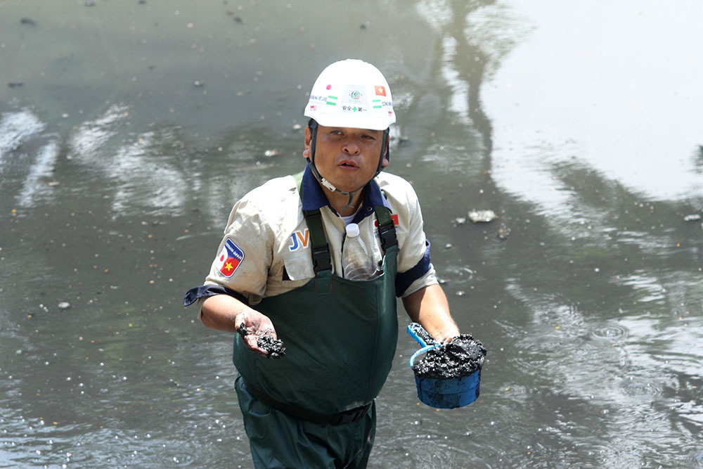 Ảnh 4: Tiến sĩ Nhật làm điều kỳ lạ giữa sông Tô Lịch - We25.vn