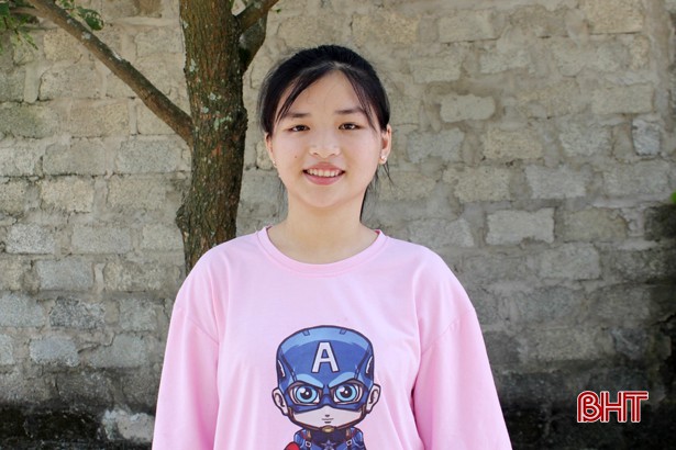 Ảnh 1: Nữ sinh đạt điểm chuyên Văn cao nhất Hà Tĩnh - We25.vn