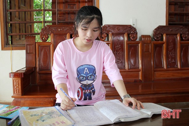 Ảnh 2: Nữ sinh đạt điểm chuyên Văn cao nhất Hà Tĩnh - We25.vn