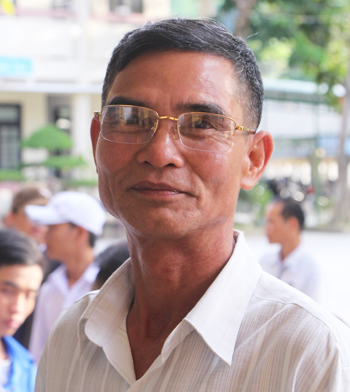 Ảnh 1: Ông nội đi thi THPT Quốc gia 2019 - We25.vn