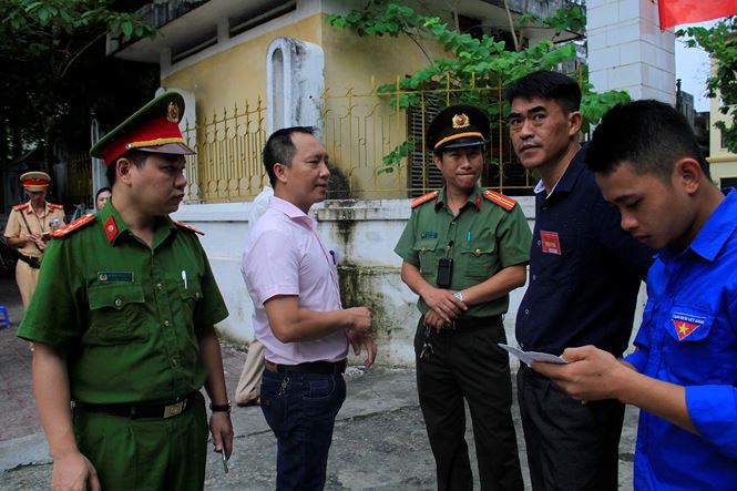 Hà Giang: Lại một thí sinh đi muộn vì ngủ quên, CSGT phải dùng xe chuyên dụng vào tận nhà đón