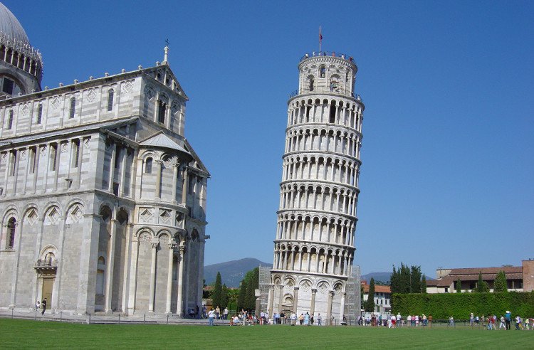 Hóa ra tháp nghiêng Pisa - công trình huyền thoại của Ý vào mùa hè lại 
