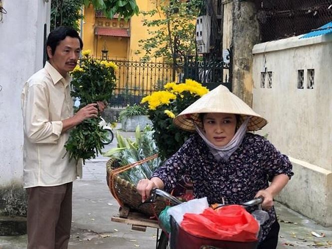 “Người tình” của bố Sơn trong “Về nhà đi con” có dung nhan nghiêng nước nghiêng thành khác 1 trời 1 vực trên phim