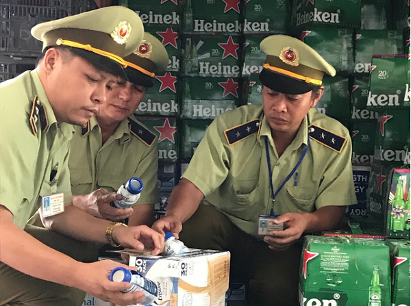 Phú Yên: Thu giữ hơn 7.000 chai bia Heineken và 15.000 chai sữa Ensure có dấu hiệu vi phạm an toàn thực phẩm