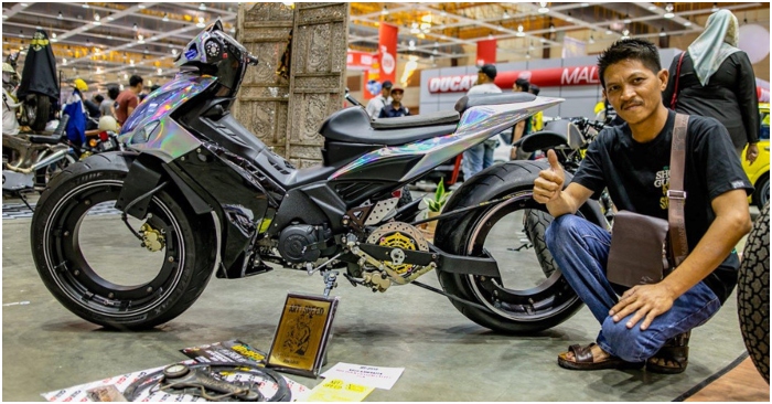 Một thợ tại Malaysia cho ra lò bản độ Yamaha Exciter 15 phong cách “không vành” độc đáo.