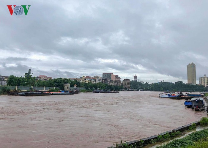 Phố ‘biến’ thành sông tại nhiều nơi ở Quảng Ninh, Hải Dương, Hải Phòng
