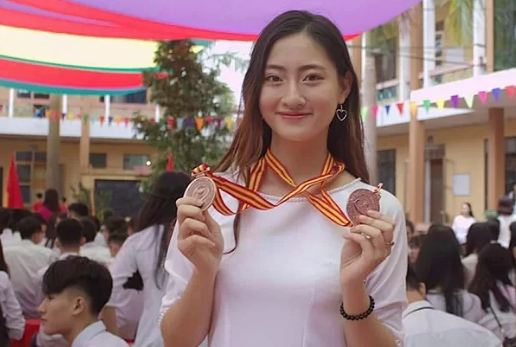 Ngỡ ngàng trước nhan sắc đời thường của tân Hoa hậu Thế giới Việt Nam 2019 Lương Thùy Linh