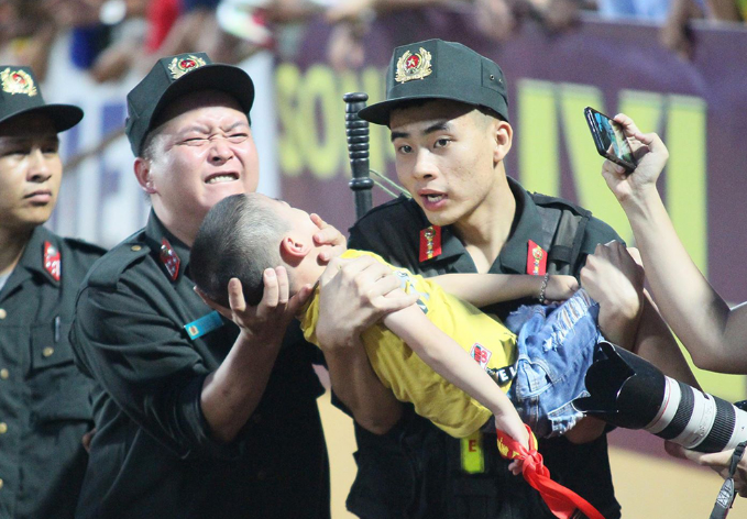 Chiến sỹ cảnh sát cơ động nói gì sau khi chịu đau cứu bé trai ở Nam Định