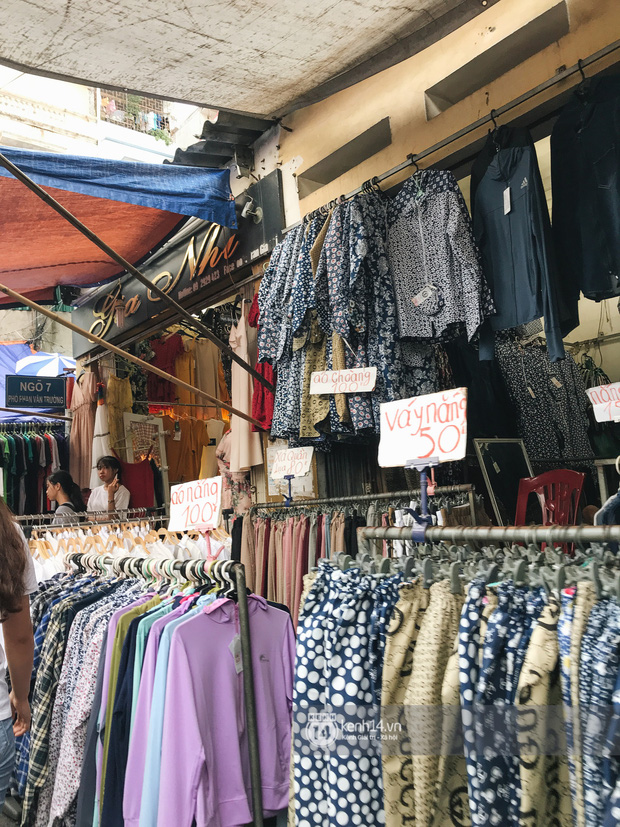Có sinh viên nào học ở Hà Nội mà không biết đến chợ Nhà Xanh - Khu chợ siêu rẻ, siêu to và cực xô bồ