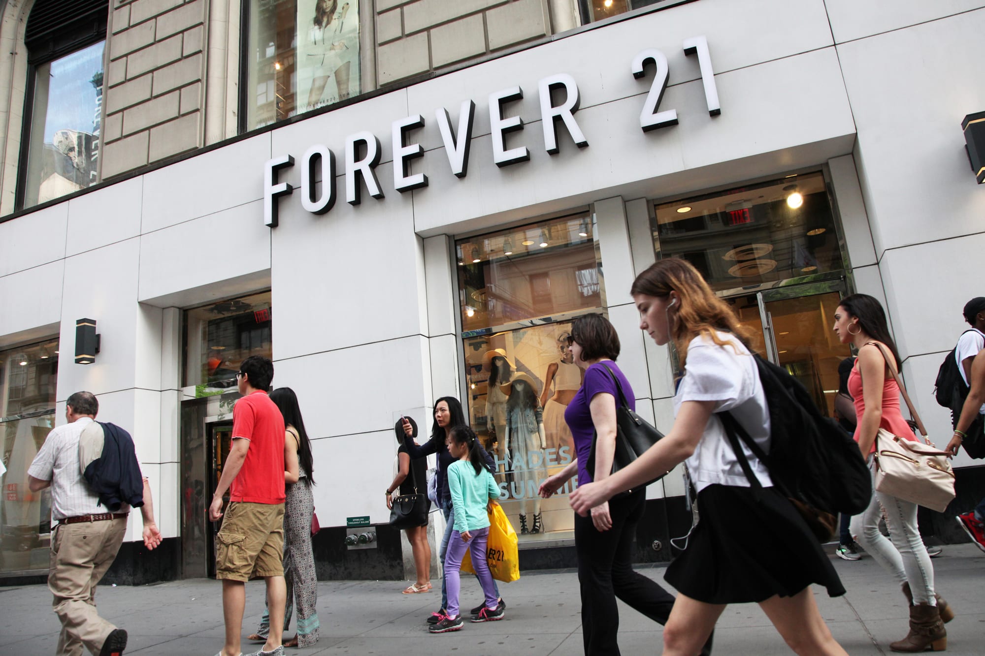 Forever 21 sắp tuyên bố phá sản bởi kinh doanh quá ế ẩm