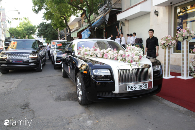 HOT: Toàn cảnh lễ đưa dâu toàn siêu xe hơn 100 tỷ của con gái đại gia Minh Nhựa, cả ngôi nhà tràn ngập hoa tươi