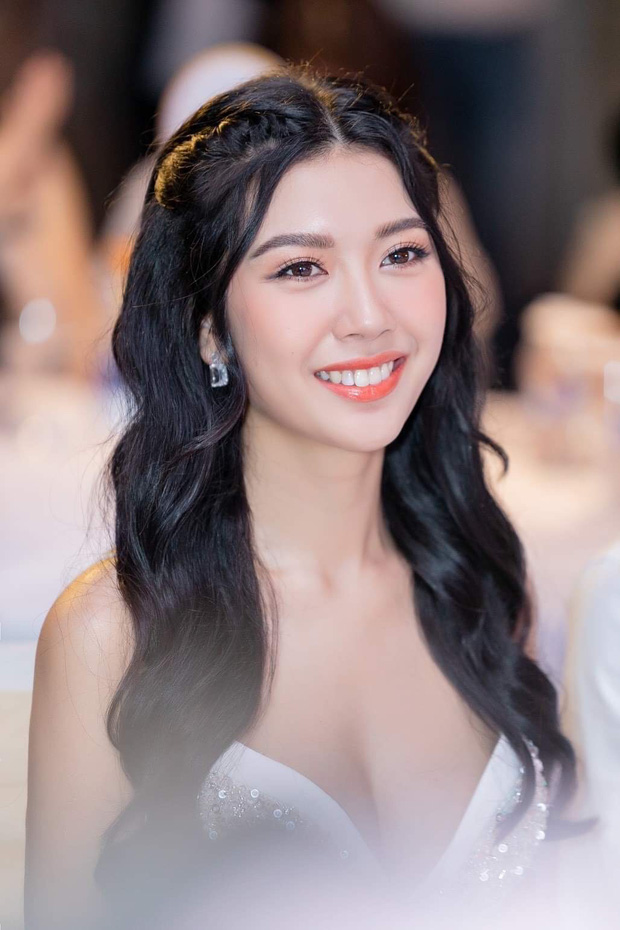Học vấn khủng của Top 10 ứng viên Hoa hậu Hoàn vũ Việt Nam 2019: Từ RMIT đến du học Anh, Mỹ