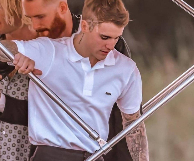 Loạt ảnh chụp lén Justin Bieber trong đám cưới khiến fangirl thế giới 