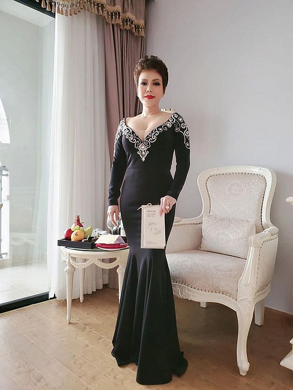 Việt Hương lên tiếng đính chính về chiếc váy mặc trong đám cưới Đông Nhi - Ông Cao Thắng: 