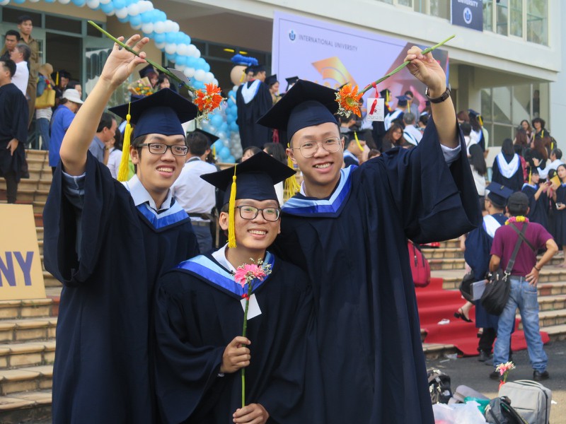 ĐH Quốc tế lần đầu tiên có sinh viên tốt nghiệp loại giỏi đồng thời 2 ngành