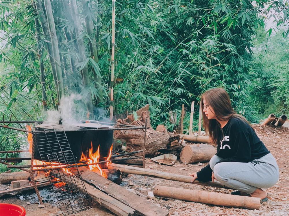 Khi Quang Hải mơ về tình yêu đơn giản thì Nhật Lê chợt phản hồi: Đông rồi, em cũng chỉ ước được hẹn hò cùng anh