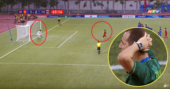 "Ăn gian" để cản penalty của U22 Việt Nam, thủ môn Thái Lan bị trọng tài "bắt thóp" và vẫn thủng lưới