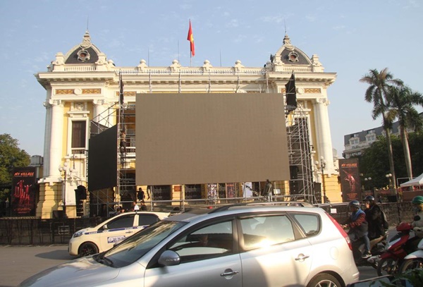 Check-in loạt địa điểm ở Hà Nội đặt màn hình led miễn phí cho người dân cổ vũ đội tuyển U22 Việt Nam