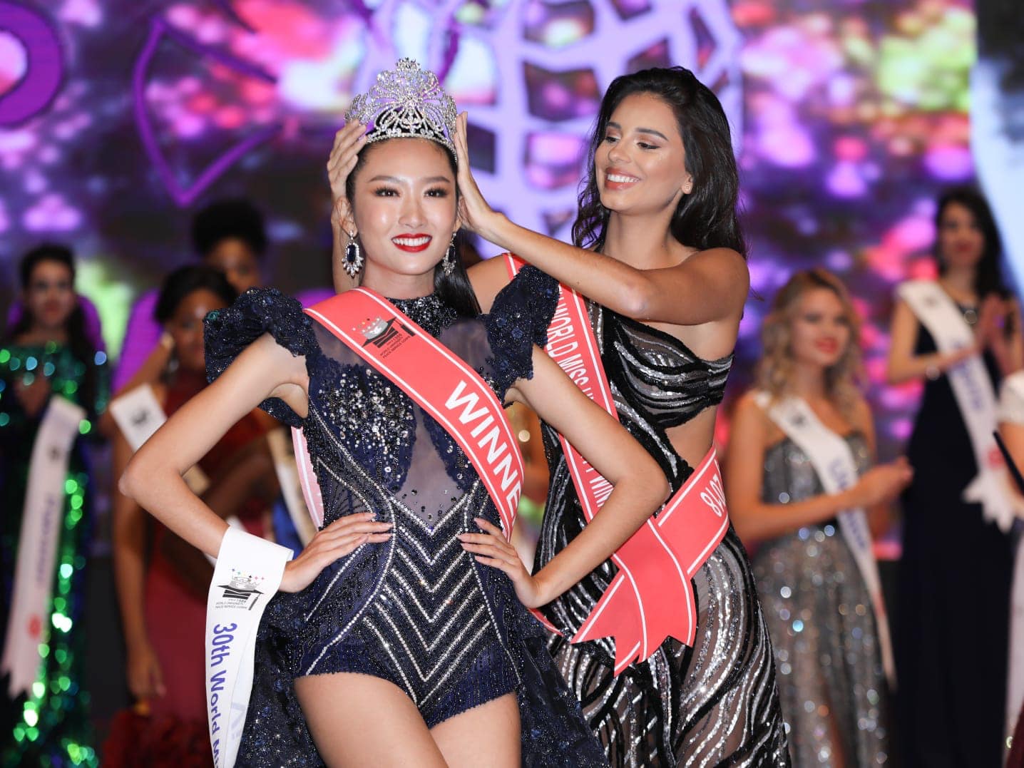 Đại diện Việt Nam tham dự cuộc thi Hoa hậu Sinh viên Thế giới, nữ sinh HUTECH xuất sắc đăng quang