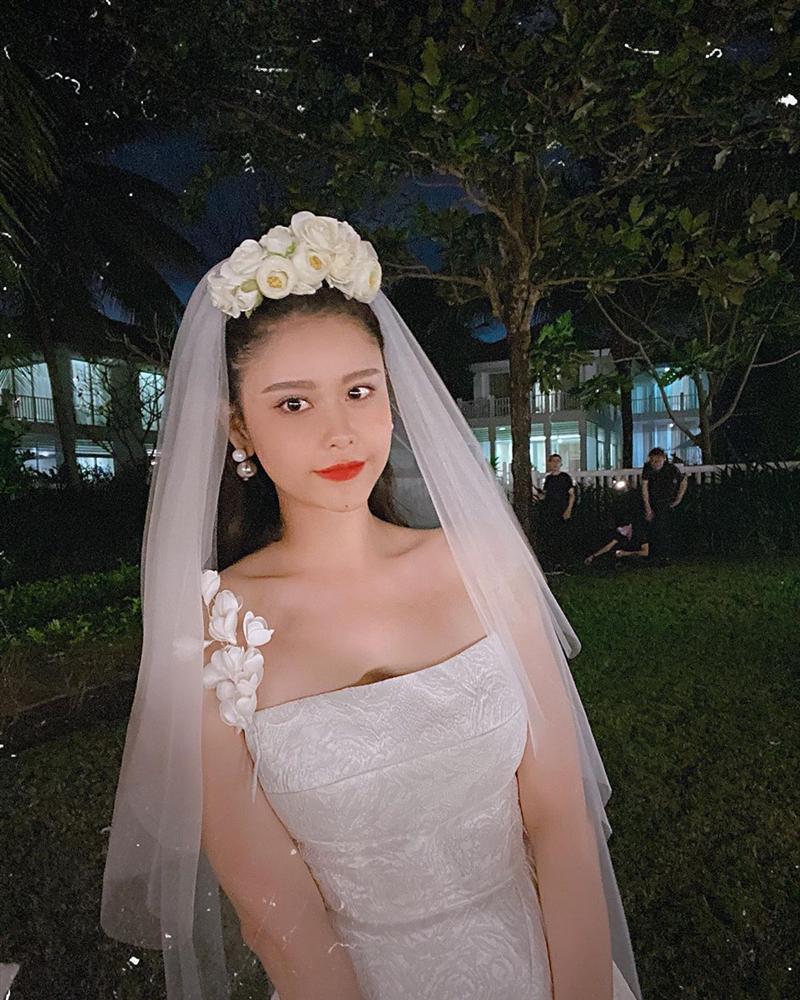 Trương Quỳnh Anh bất ngờ đăng ảnh đội voan cô dâu, ẩn ý mong ước chưa từng được thực hiện với Tim