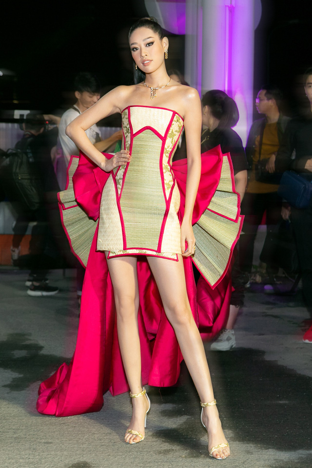 Bộ váy chiếu cói của Khánh Vân hóa ra được lấy cảm hứng từ chính 