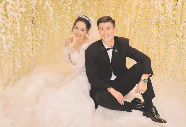 Duy Mạnh, Quỳnh Anh thi nhau khoe loạt đồ hiệu đã sắm sửa cho ngày cưới, đếm ra cũng đã gần tiền tỷ