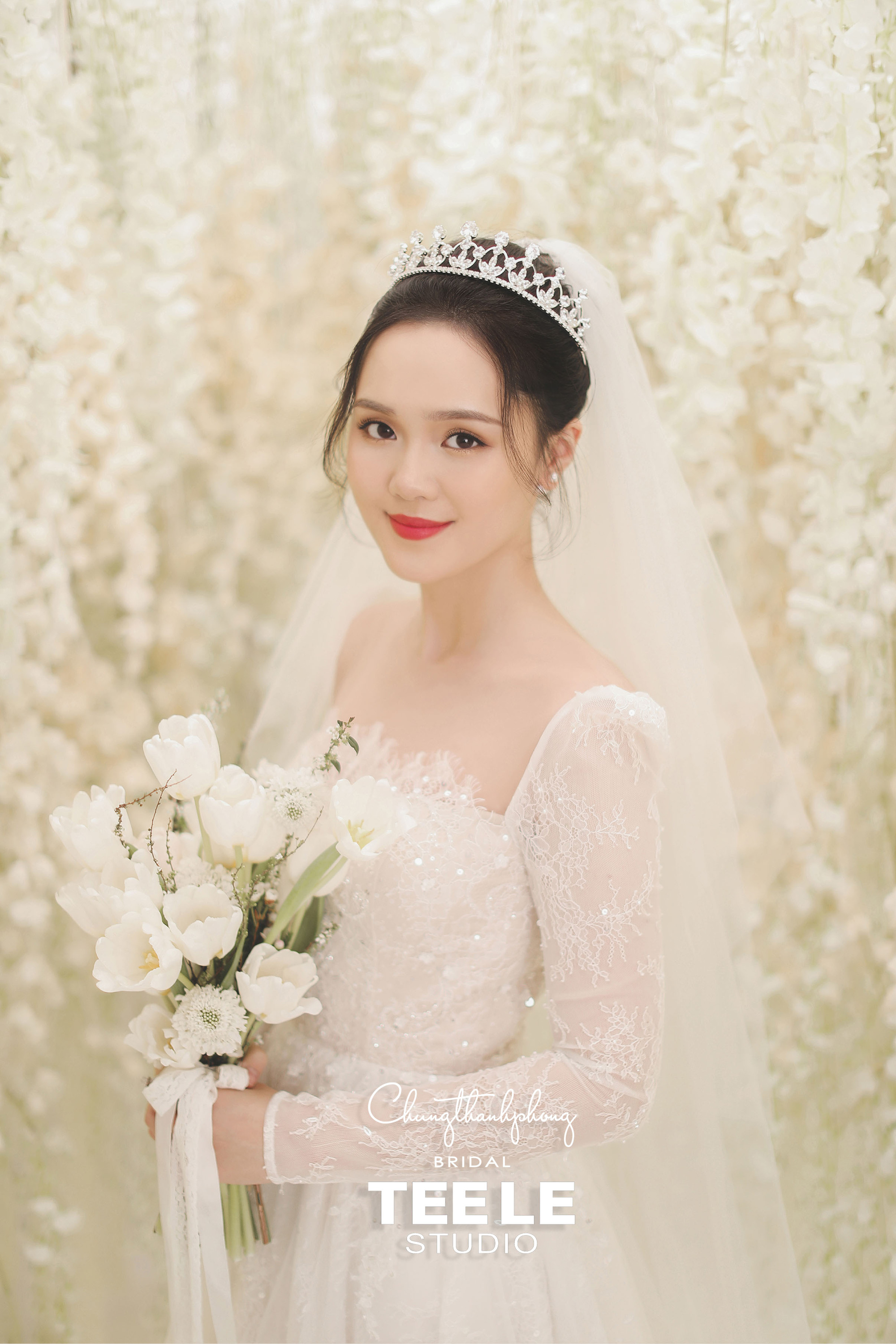 Chung Thanh Phong tiết lộ câu chuyện may váy chóng vánh vì Duy Mạnh - Quỳnh Anh đổi ngày cưới và những chi tiết thiết kế bí mật bên trong