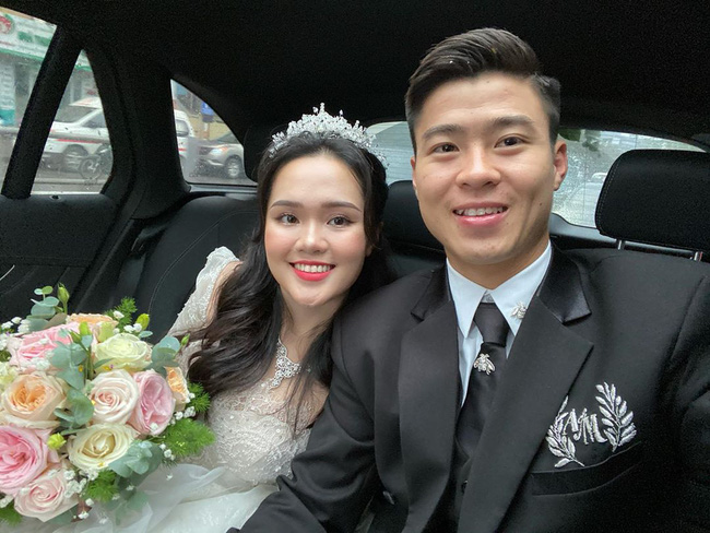 2 thiếu gia nhà bầu Hiển cùng dự đám cưới Quỳnh Anh - Duy Mạnh, cả nhan sắc lẫn khí chất đều toát lên vẻ 