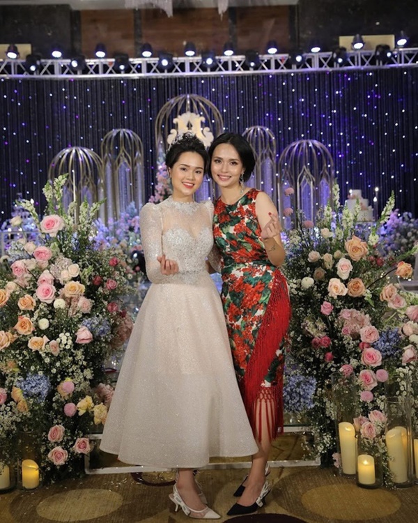 Lộ bức ảnh Quỳnh Anh và chị gái vợ Văn Quyết cùng 
