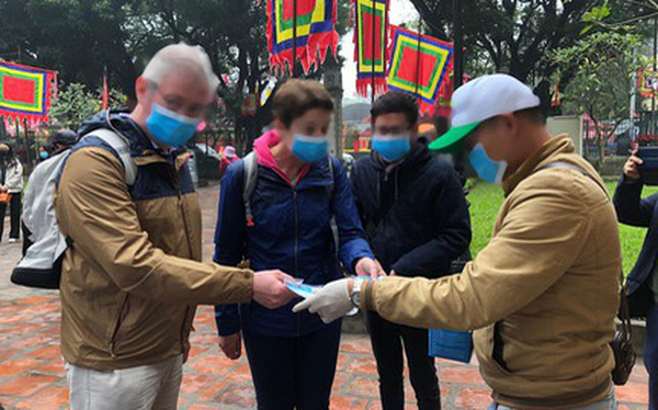 Hướng dẫn viên nhiễm Covid-19 tại Hà Nội từng đi lấy cao răng và dẫn đoàn khách đi Ninh Bình