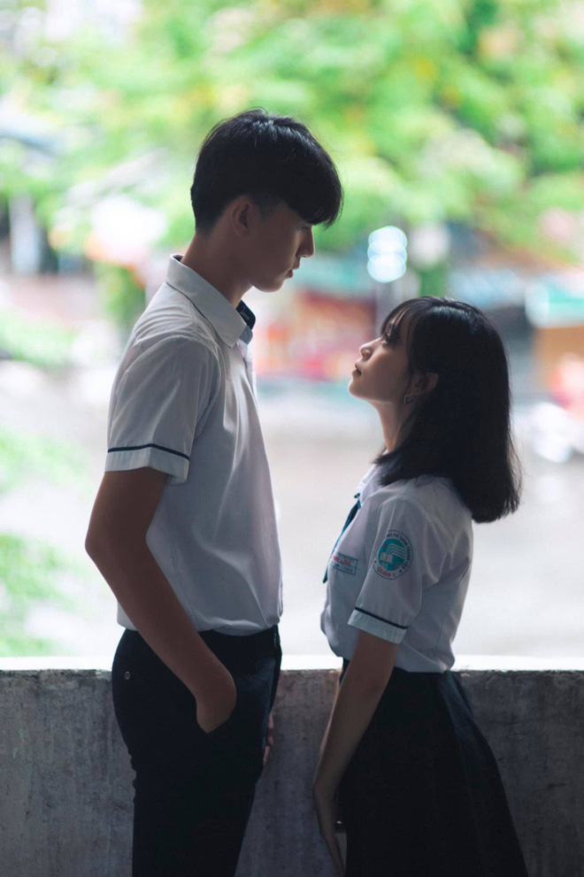 Cặp đôi trung học tung bộ ảnh ngọt ngào như những thước phim Hàn Quốc khiến  dân tình xốn xang