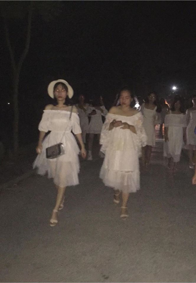 10 Mẫu váy chụp kỷ yếu party night chiếm trọn spotlight buổi tiệc