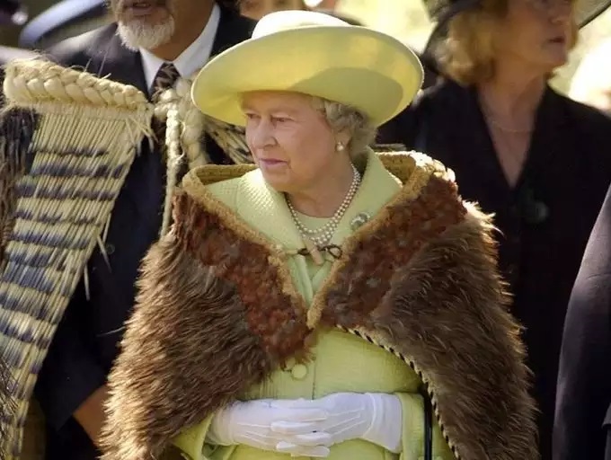 9 interesting facts not many people know about the Queen of England: Never went to school, has 2 birthdays...