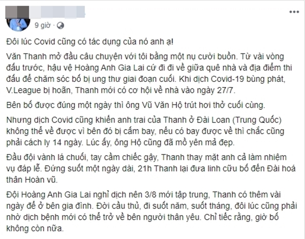 Văn Thanh tiều tụy chống gậy, tay ôm di ảnh bố khiến người hâm mộ xót xa