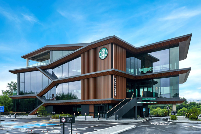 Starbucks Hàn Quốc mở cửa hàng lớn nhất từ ​​trước đến nay với view cực đỉnh và còn có cả tiệm bánh