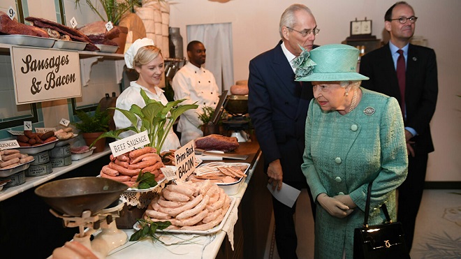 Đầu bếp riêng tiết lộ thói quen ăn uống của Nữ hoàng Anh: Không thích nấu ăn nhưng không bao giờ gọi đồ ăn nhanh
