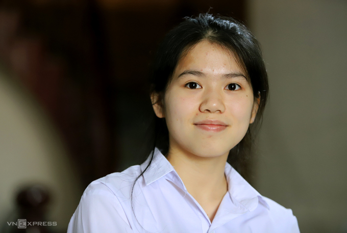 Nữ sinh nói "KHÔNG" với Facebook trở thành Thủ khoa của Hà Tĩnh, đứng thứ 4 cả nước ở khối A1