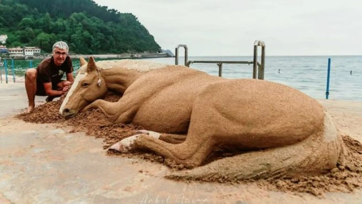 Những tác phẩm điêu khắc trên cát