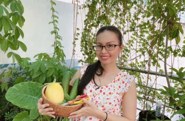 “Nữ hoàng dân ca“ Cẩm Ly tuổi 53: Ở biệt thự 20 tỷ giữa Sài Gòn mà quốc đất, trồng rau, làm từ thiện bí mật - ảnh 6