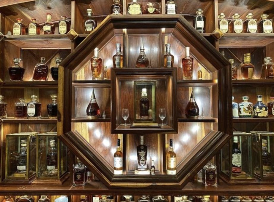 Chai rượu Whiskey to nhất thế giới thuộc về một người Việt Nam với giá gần 33 tỷ